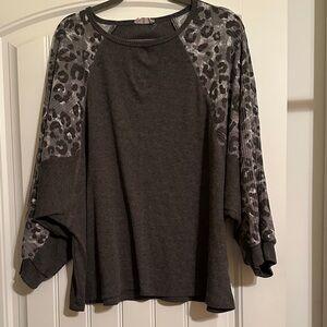 Size 2X Hopely Gray Leopard Print Women's Top. Drop shoulder.